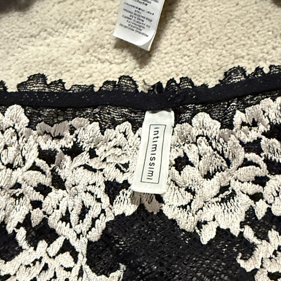 Intimissimi Black and Cream Lace Bra Set - Picture 2 of 4